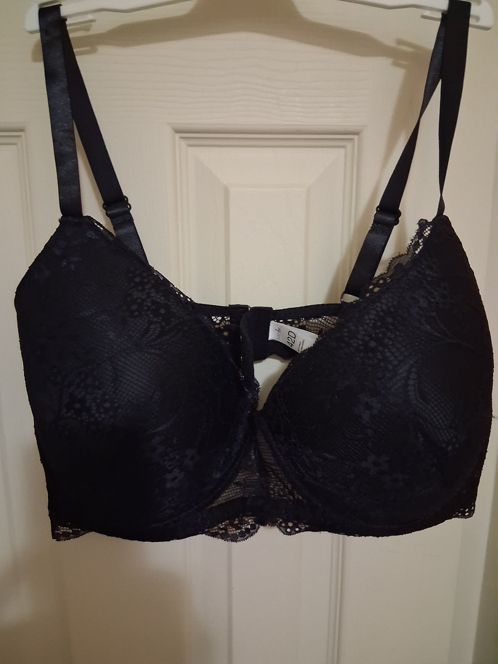 Supportive Black Lace Underwire Bra with Adjustable Straps
